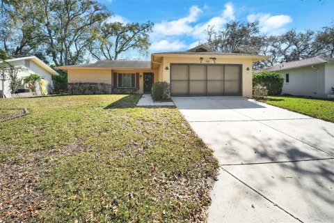 House in Port Richey, Florida 2 bedrooms, 118.36 sq.m. № 1717987 - photo 4