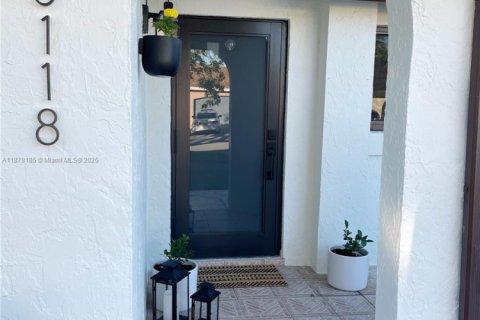 Villa ou maison à vendre à Miami, Floride: 3 chambres, 105.91 m2 № 1923243 - photo 3