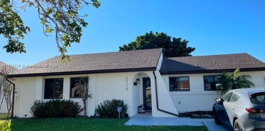 Villa ou maison à Miami, Floride 3 chambres, 105.91 m2 № 1923243