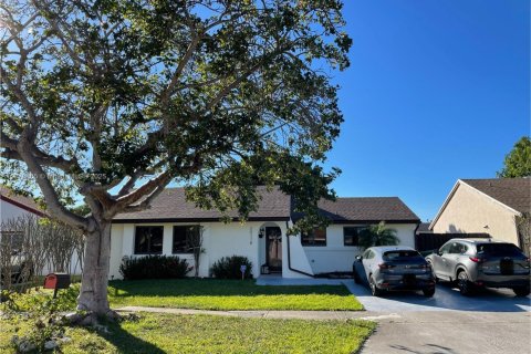 Villa ou maison à vendre à Miami, Floride: 3 chambres, 105.91 m2 № 1923243 - photo 2