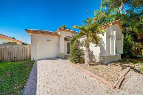 Villa ou maison à vendre à Doral, Floride: 3 chambres, 153.66 m2 № 2069372 - photo 1