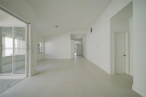 Villa ou maison à vendre à Doral, Floride: 3 chambres, 153.66 m2 № 2069372 - photo 6