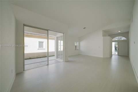 Villa ou maison à vendre à Doral, Floride: 3 chambres, 153.66 m2 № 2069372 - photo 5