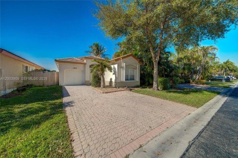 Villa ou maison à vendre à Doral, Floride: 3 chambres, 153.66 m2 № 2069372 - photo 2