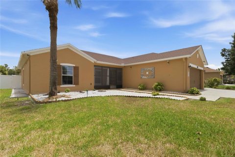 House in Kissimmee, Florida 4 bedrooms, 202.9 sq.m. № 2207136 - photo 4