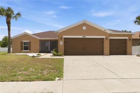 House in Kissimmee, Florida 4 bedrooms, 202.9 sq.m. № 2207136 - photo 3