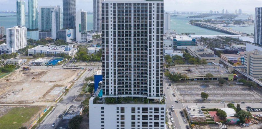 Condominio en Miami, Florida, 2 dormitorios № 1818734
