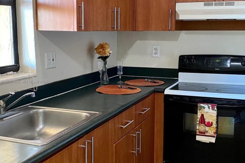 Copropriété à louer à Oakland Park, Floride: 2 chambres, 69.68 m2 № 2183259 - photo 5