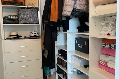 Condo in Miami, Florida, 2 bedrooms  № 2040586 - photo 14