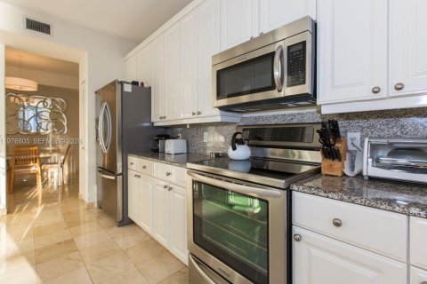 Condo in Miami, Florida, 2 bedrooms  № 2040586 - photo 4