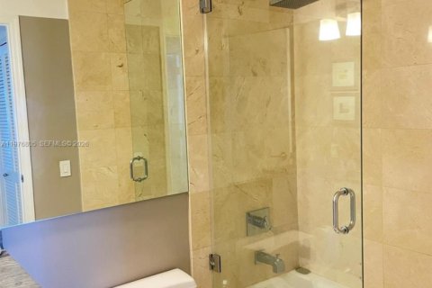 Condo in Miami, Florida, 2 bedrooms  № 2040586 - photo 10