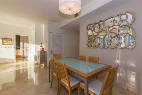 Condo in Miami, Florida, 2 bedrooms  № 2040586 - photo 6