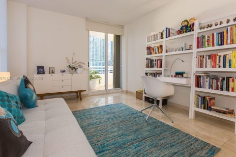 Condo in Miami, Florida, 2 bedrooms  № 2040586 - photo 13