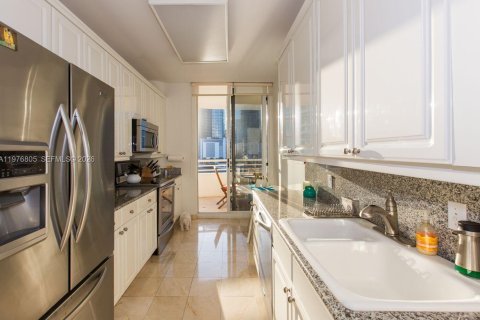 Condo in Miami, Florida, 2 bedrooms  № 2040586 - photo 5