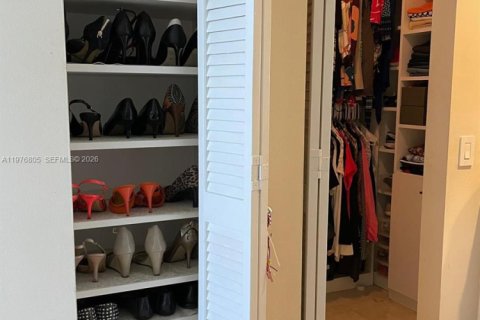 Condo in Miami, Florida, 2 bedrooms  № 2040586 - photo 12