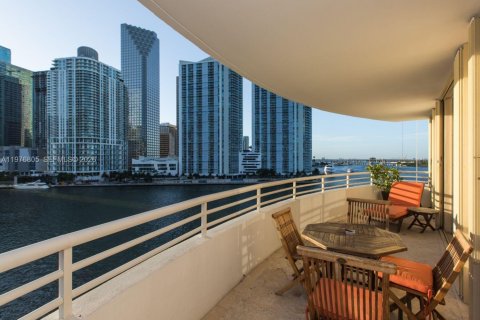 Condo in Miami, Florida, 2 bedrooms  № 2040586