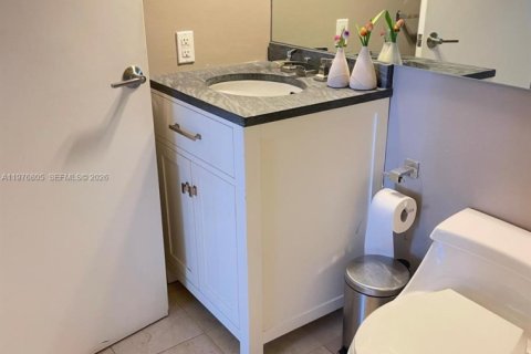 Condo in Miami, Florida, 2 bedrooms  № 2040586 - photo 15