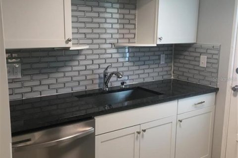 Commercial property in Clearwater, Florida 2 bedrooms, 74.32 sq.m. № 2148836 - photo 3
