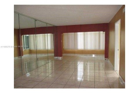 Appartement à louer à Hialeah Gardens, Floride: 2 chambres, 75.9 m2 № 1941590 - photo 5