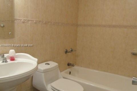 Appartement à louer à Hialeah Gardens, Floride: 2 chambres, 75.9 m2 № 1941590 - photo 16