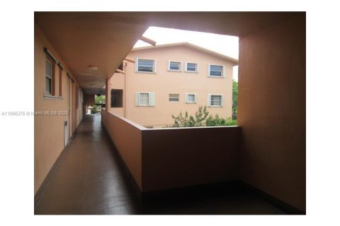 Appartement à louer à Hialeah Gardens, Floride: 2 chambres, 75.9 m2 № 1941590 - photo 17