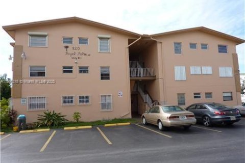 Appartement à louer à Hialeah Gardens, Floride: 2 chambres, 75.9 m2 № 1941590 - photo 3