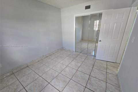 Appartement à louer à Hialeah Gardens, Floride: 2 chambres, 75.9 m2 № 1941590 - photo 22