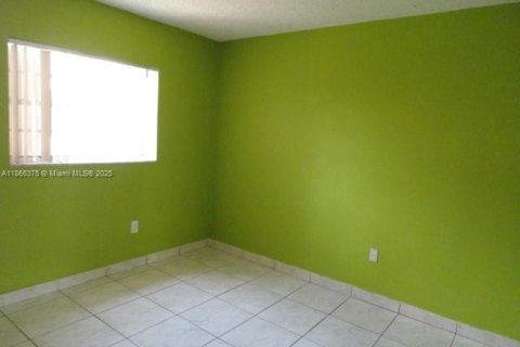 Appartement à louer à Hialeah Gardens, Floride: 2 chambres, 75.9 m2 № 1941590 - photo 14