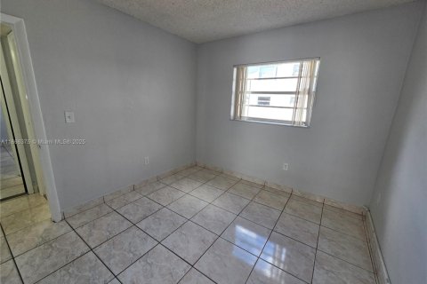 Appartement à louer à Hialeah Gardens, Floride: 2 chambres, 75.9 m2 № 1941590 - photo 20