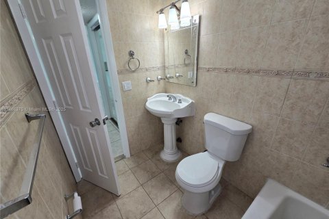 Appartement à louer à Hialeah Gardens, Floride: 2 chambres, 75.9 m2 № 1941590 - photo 24