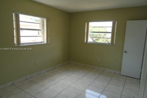 Appartement à louer à Hialeah Gardens, Floride: 2 chambres, 75.9 m2 № 1941590 - photo 10