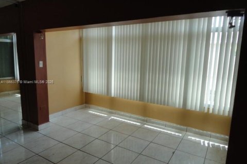 Appartement à louer à Hialeah Gardens, Floride: 2 chambres, 75.9 m2 № 1941590 - photo 8