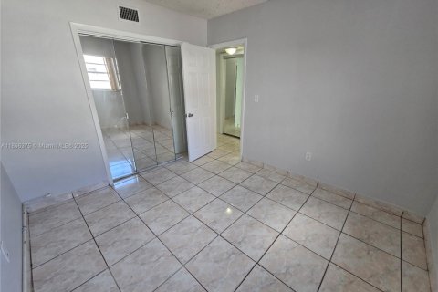 Appartement à louer à Hialeah Gardens, Floride: 2 chambres, 75.9 m2 № 1941590 - photo 21