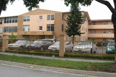 Appartement à Hialeah Gardens, Floride 2 chambres, 75.9 m2 № 1941590