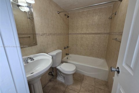 Appartement à louer à Hialeah Gardens, Floride: 2 chambres, 75.9 m2 № 1941590 - photo 23