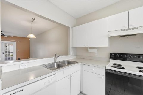 Touwnhouse à louer à Orlando, Floride: 2 chambres, 97.83 m2 № 2411517 - photo 6