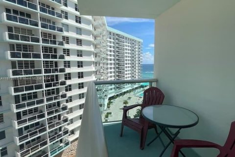 Copropriété à vendre à Hollywood, Floride: 2 chambres, 108.97 m2 № 1937858 - photo 20