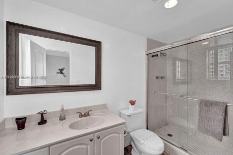 Condo in Hollywood, Florida, 2 bedrooms  № 1937858 - photo 11