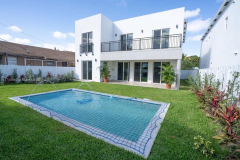 Villa ou maison à vendre à Miami, Floride: 4 chambres, 355.07 m2 № 1863804 - photo 2