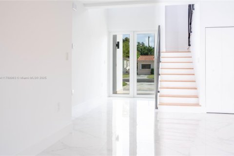 Villa ou maison à vendre à Miami, Floride: 4 chambres, 355.07 m2 № 1863804 - photo 11