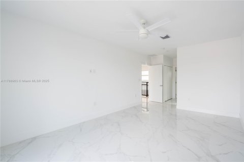 Villa ou maison à vendre à Miami, Floride: 4 chambres, 355.07 m2 № 1863804 - photo 20