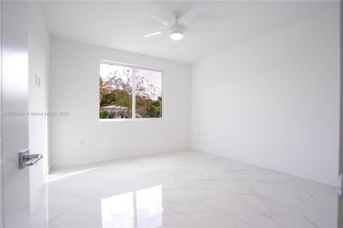 Villa ou maison à vendre à Miami, Floride: 4 chambres, 355.07 m2 № 1863804 - photo 5