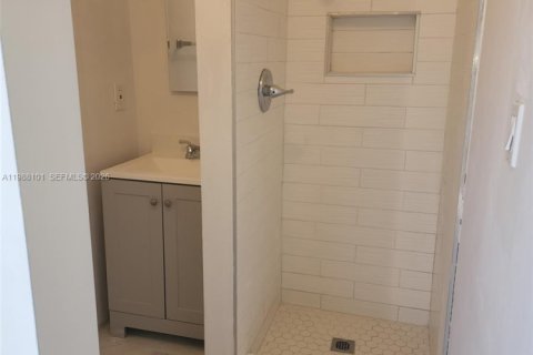 House in Pembroke Pines, Florida 2 bedrooms, 122.35 sq.m. № 2053270 - photo 29