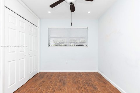 House in Pembroke Pines, Florida 2 bedrooms, 122.35 sq.m. № 2053270 - photo 12