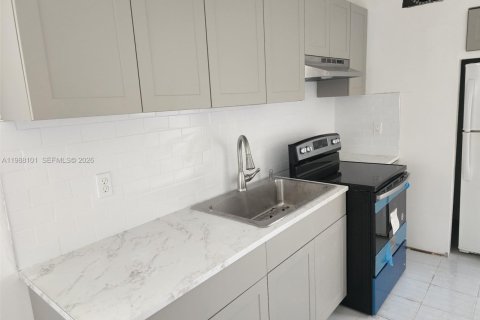 House in Pembroke Pines, Florida 2 bedrooms, 122.35 sq.m. № 2053270 - photo 27