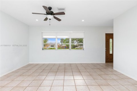 House in Pembroke Pines, Florida 2 bedrooms, 122.35 sq.m. № 2053270 - photo 18
