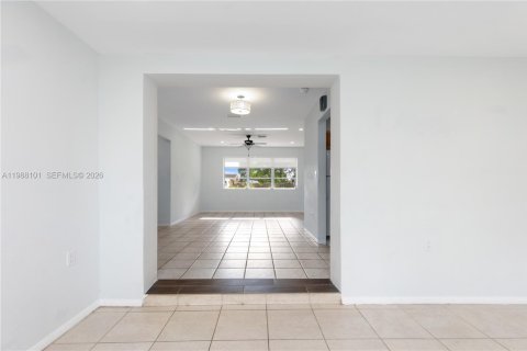 House in Pembroke Pines, Florida 2 bedrooms, 122.35 sq.m. № 2053270 - photo 26