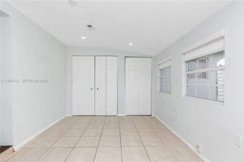 House in Pembroke Pines, Florida 2 bedrooms, 122.35 sq.m. № 2053270 - photo 24
