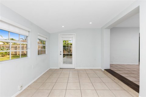 House in Pembroke Pines, Florida 2 bedrooms, 122.35 sq.m. № 2053270 - photo 25