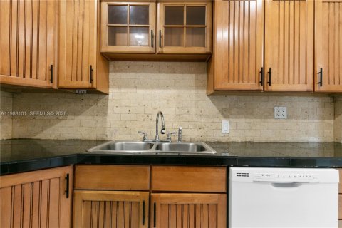 House in Pembroke Pines, Florida 2 bedrooms, 122.35 sq.m. № 2053270 - photo 23